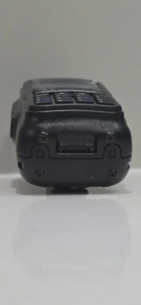 baofeng btech uv 5r mini bottom view black textured body