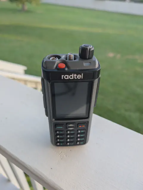 radtel rt 880 front view showing sma m and sma f connectors without antenna black textured body single control knob lcd display numeric keypad function keys