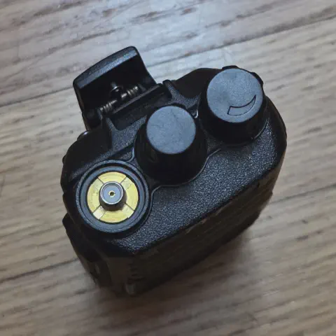 tyt th 350 top view showing sma f connector without antenna textured body two control knobs