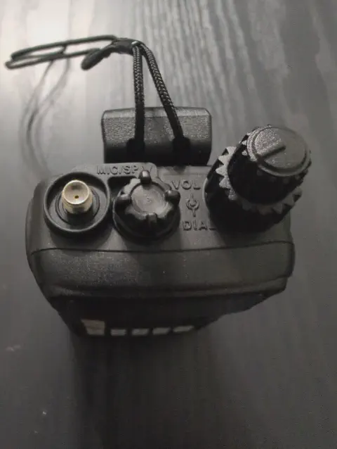 yaesu vertex vx 6r top view showing sma f connector without antenna black textured body two control knobs one stacked